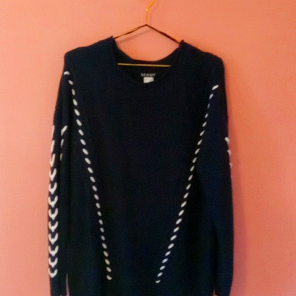 Venus , L , Navy blue & white .